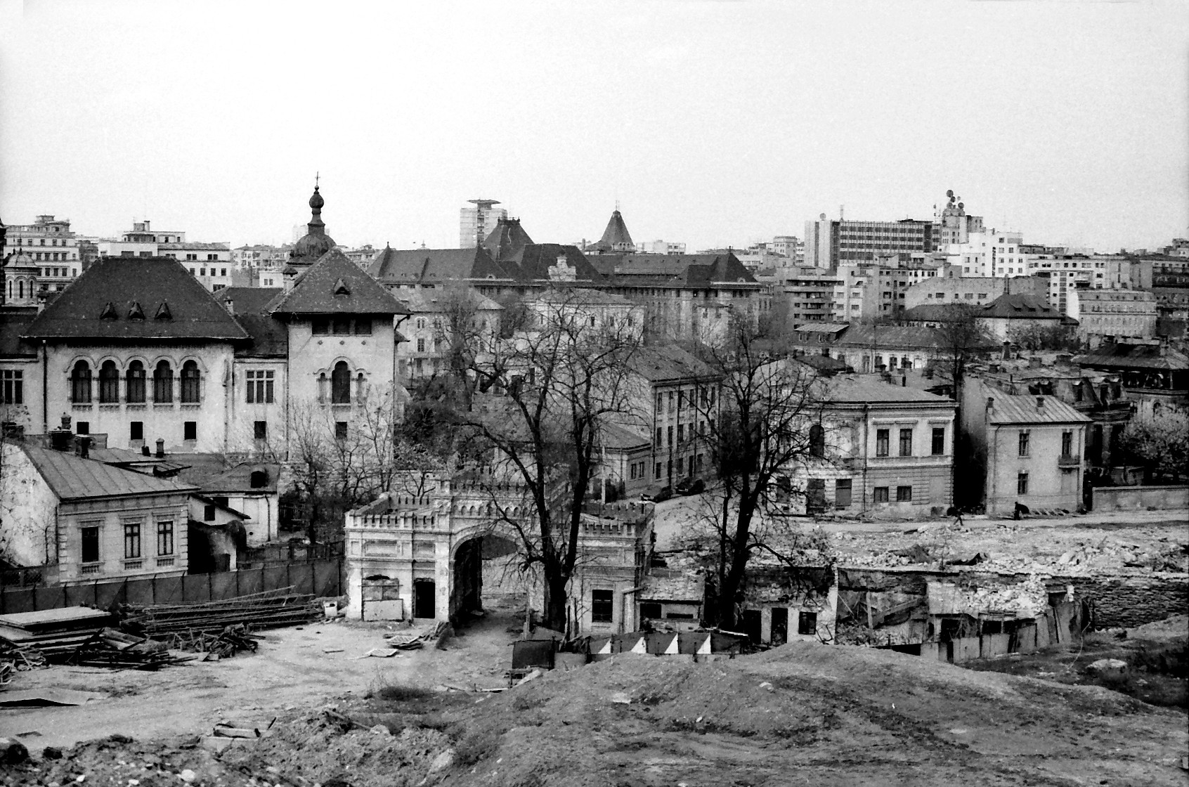 Marile distrugeri și schimbări din București, în ultimii ani de comunism | Aurel Ionescu 