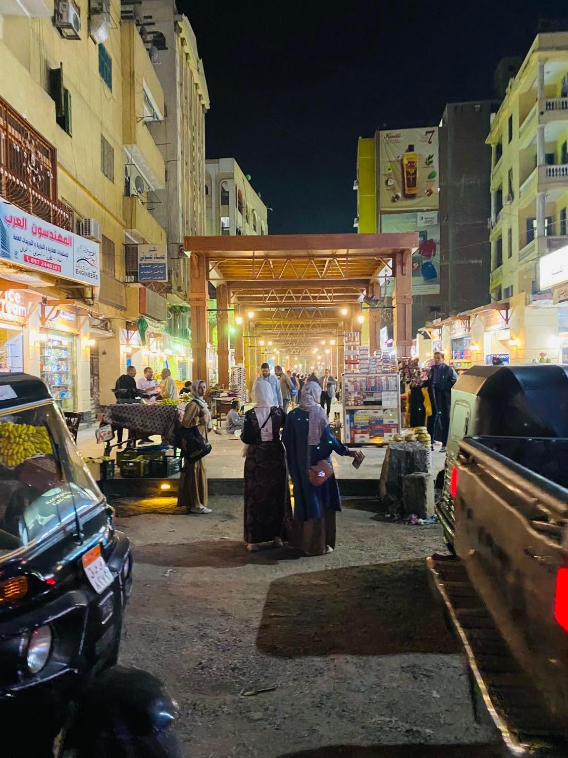 Circuit în Egipt circuit în egipt, piața din aswan