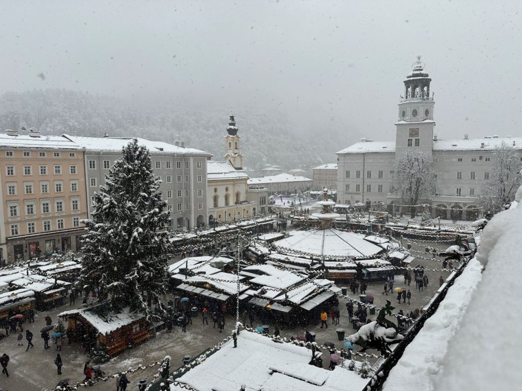 Salzburg Christkindlmarkt vedere domquartier